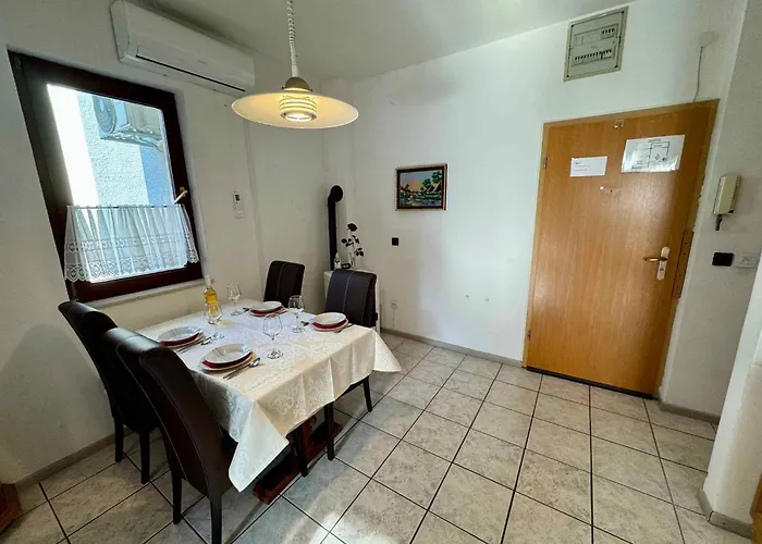 In 53136 * Jadranovo